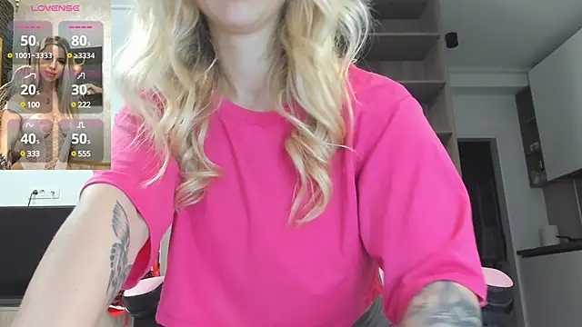 Snapshot of Megan_Ros chatting on 01-10-25, 02:23 Megan Ros online show from 01-10-25, 02:23