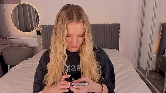 CassieRayss online show from 04-17-26, 02:20