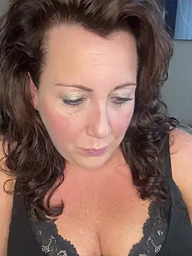 Snapshot of xsexycurvymilf chatting on 12-13-24, 12:06 xsexycurvymilf online show from 12-13-24, 12:06