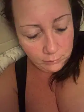 Snapshot of xsexycurvymilf chatting on 12-23-24, 06:44 xsexycurvymilf online show from 12-23-24, 06:44