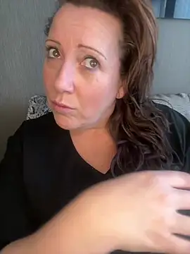 Snapshot of xsexycurvymilf chatting on 02-05-25, 09:57 xsexycurvymilf online show from 02-05-25, 09:57