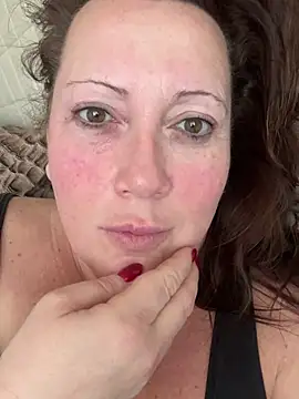 Snapshot of xsexycurvymilf chatting on 03-18-25, 06:57 xsexycurvymilf online show from 03-18-25, 06:57