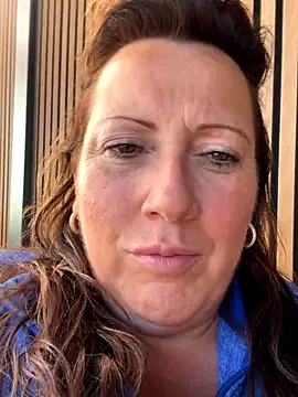 Snapshot of xsexycurvymilf chatting on 09-30-25, 11:37 xsexycurvymilf online show from 09-30-25, 11:37