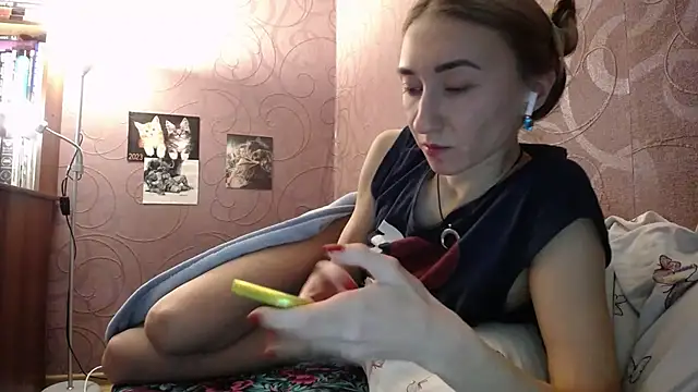 Snapshot of Fire__Foxx chatting on 12-03-24, 10:50 Fire Foxx online show from 12-03-24, 10:50