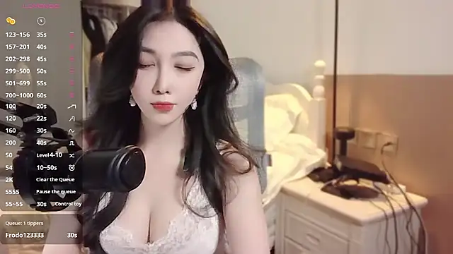 Snapshot of vyizh- chatting on 12-22-24, 07:33 vyizh- online show from 12-22-24, 07:33