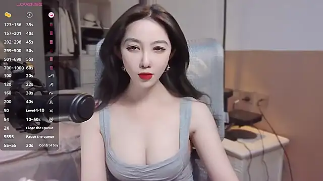 Snapshot of vyizh- chatting on 12-28-24, 01:28 vyizh- online show from 12-28-24, 01:28