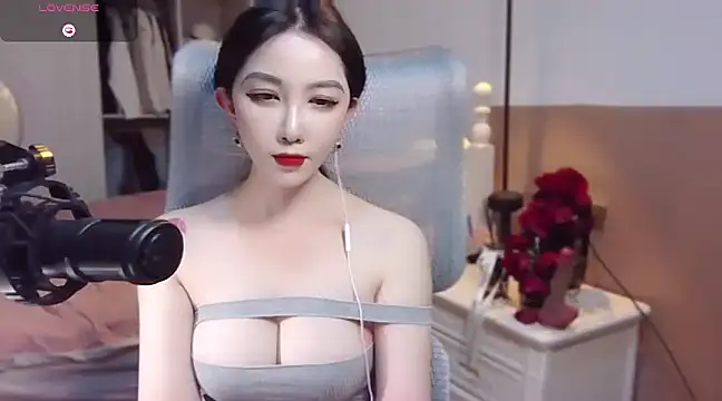 Snapshot of vyizh- chatting on 01-14-25, 09:13 vyizh- online show from 01-14-25, 09:13