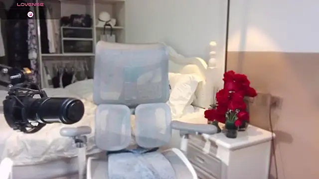 Snapshot of vyizh- chatting on 02-27-25, 08:17 vyizh- online show from 02-27-25, 08:17