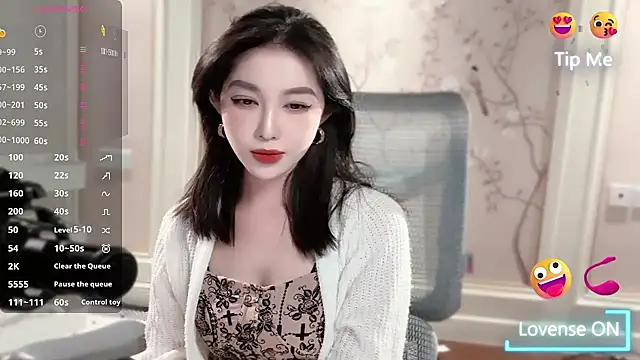 Snapshot of vyizh- chatting on 10-20-25, 01:33 vyizh- online show from 10-20-25, 01:33