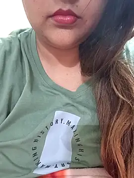 Snapshot of _Redwine_ chatting on 02-15-25, 04:23 Redwine online show from 02-15-25, 04:23