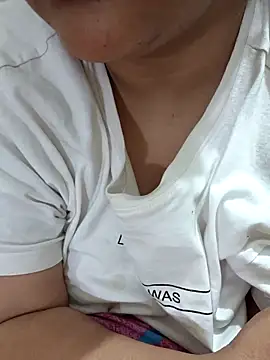 Snapshot of _Redwine_ chatting on 03-06-25, 01:35 Redwine online show from 03-06-25, 01:35