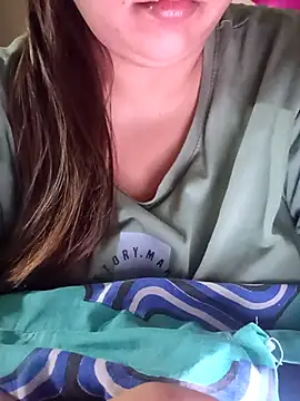 Snapshot of _Redwine_ chatting on 09-18-25, 08:00 Redwine online show from 09-18-25, 08:00