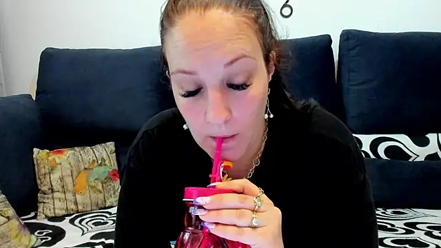 Snapshot of VanessaSquirtt chatting on 06-07-26, 10:52 VanessaSquirtt online show from 06-07-26, 10:52