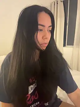 PetitLumiere online show from 04-19-26, 03:39