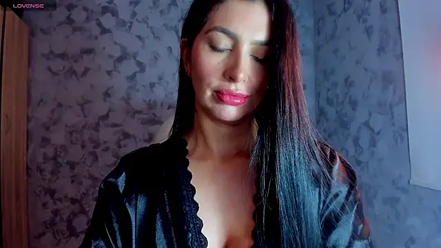 Snapshot of temptation_sweet chatting on 03-07-25, 01:31 temptation sweet online show from 03-07-25, 01:31