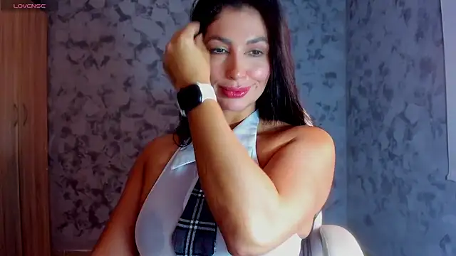 Snapshot of temptation_sweet chatting on 03-08-25, 02:45 temptation sweet online show from 03-08-25, 02:45