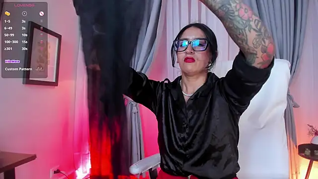 kira moon   online show from 11-04-25, 09:14