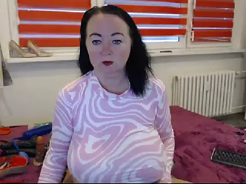 Snapshot of Alexie33 chatting on 02-01-25, 10:05 Alexie33 online show from 02-01-25, 10:05