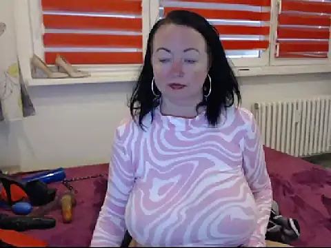 Snapshot of Alexie33 chatting on 02-09-25, 02:50 Alexie33 online show from 02-09-25, 02:50