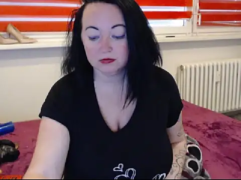 Snapshot of Alexie33 chatting on 02-11-25, 02:02 Alexie33 online show from 02-11-25, 02:02
