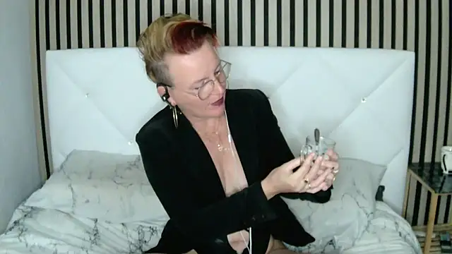 xxNoeliaxx online show from 02-22-25, 08:18