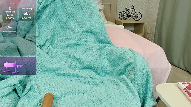 oliviiaa online show from 10-06-25, 12:19