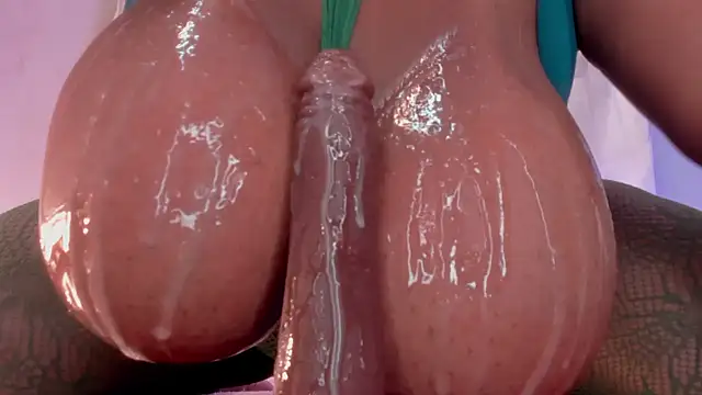 Snapshot of Sexyshantal_ chatting on 01-24-25, 01:45 Sexyshantal online show from 01-24-25, 01:45