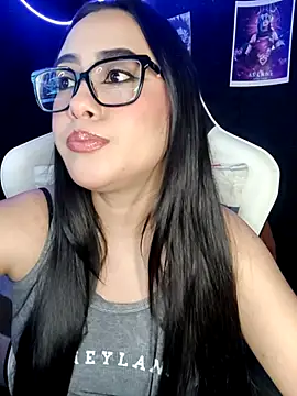 Snapshot of Janna_mnt chatting on 10-25-25, 04:31 Janna mnt online show from 10-25-25, 04:31