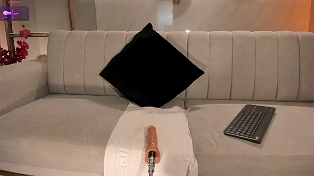 Snapshot of DominiqueVega chatting on 01-10-25, 02:57 DominiqueVega online show from 01-10-25, 02:57