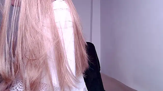 caarlywhitee online show from 04-19-26, 12:11