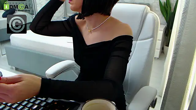 Snapshot of Ellysse_ chatting on 12-19-24, 08:45 Ellysse  online show from 12-19-24, 08:45