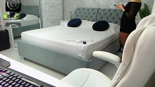 Snapshot of Ellysse_ chatting on 12-23-24, 09:16 Ellysse  online show from 12-23-24, 09:16