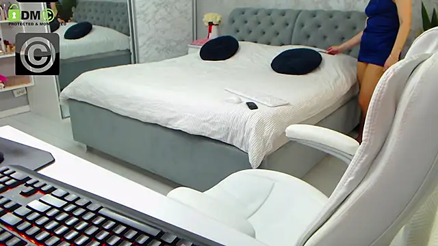 Snapshot of Ellysse_ chatting on 03-14-25, 07:48 Ellysse  online show from 03-14-25, 07:48