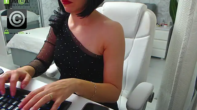 Snapshot of Ellysse_ chatting on 10-07-25, 08:44 Ellysse  online show from 10-07-25, 08:44