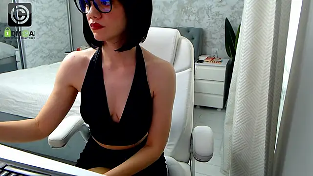 Snapshot of Ellysse_ chatting on 07-01-26, 08:27 Ellysse online show from 07-01-26, 08:27