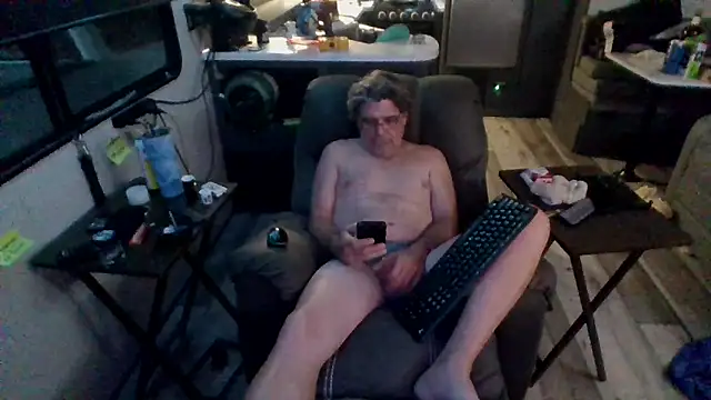 Snapshot of lateniter chatting on 04-25-26, 12:57 lateniter online show from 04-25-26, 12:57