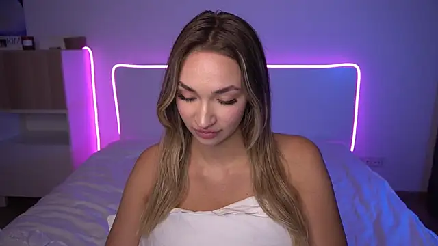 Snapshot of bailey_kat chatting on 03-19-25, 09:37 bailey kat online show from 03-19-25, 09:37