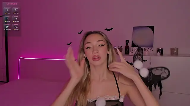 Snapshot of bailey_kat chatting on 10-31-25, 06:42 bailey kat online show from 10-31-25, 06:42