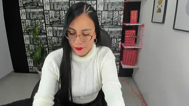Snapshot of Agata-Moon chatting on 01-04-25, 04:22 Agata-Moon online show from 01-04-25, 04:22