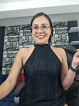 Snapshot of Agata-Moon chatting on 01-20-25, 08:29 Agata-Moon online show from 01-20-25, 08:29