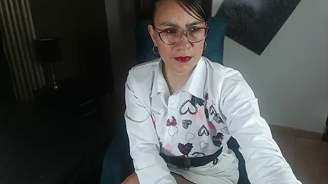 Snapshot of Agata-Moon chatting on 02-06-25, 01:54 Agata-Moon online show from 02-06-25, 01:54