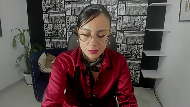 Snapshot of Agata-Moon chatting on 03-05-25, 06:34 Agata-Moon online show from 03-05-25, 06:34