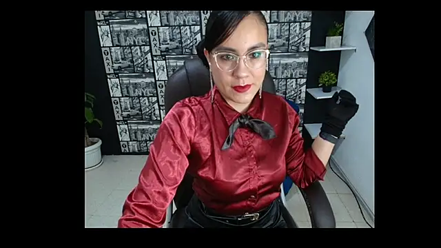 Snapshot of Agata-Moon chatting on 10-19-25, 02:18 Agata-Moon online show from 10-19-25, 02:18