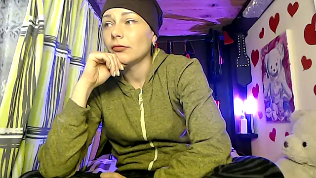 HarleyQuinn 69 online show from 03-18-25, 07:42