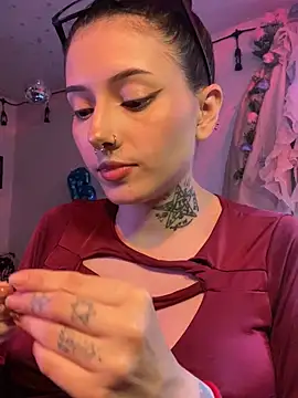 LiliJones  online show from 04-18-26, 07:58