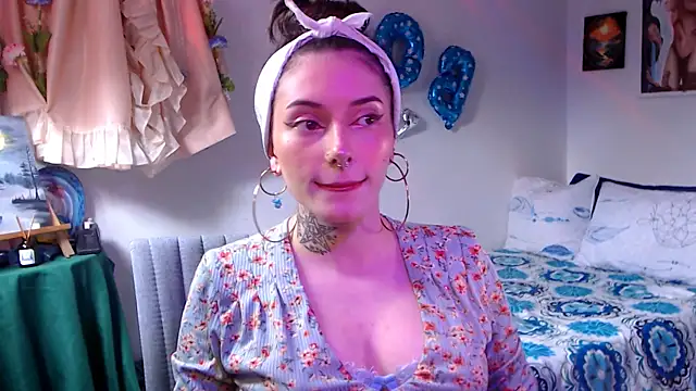 Snapshot of LiliJones_ chatting on 05-08-26, 08:25 LiliJones online show from 05-08-26, 08:25