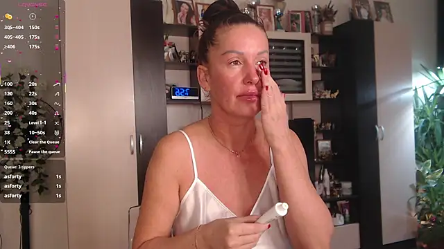 SheilaRyan online show from 11-22-25, 04:55