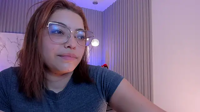 Snapshot of Dollar-girl chatting on 05-14-26, 12:39 Dollar-girl online show from 05-14-26, 12:39