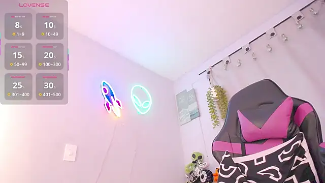 lucie nicolls online show from 12-05-25, 08:27