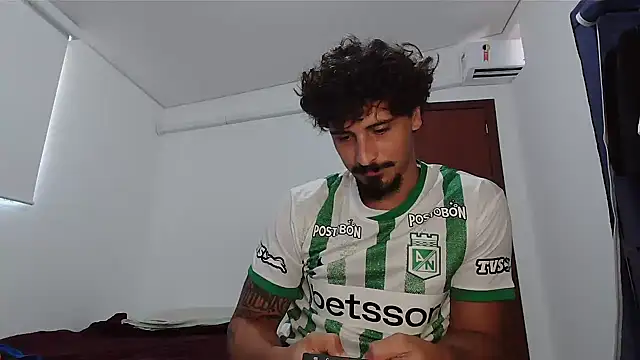 milkoffe online show from 02-12-26, 01:06